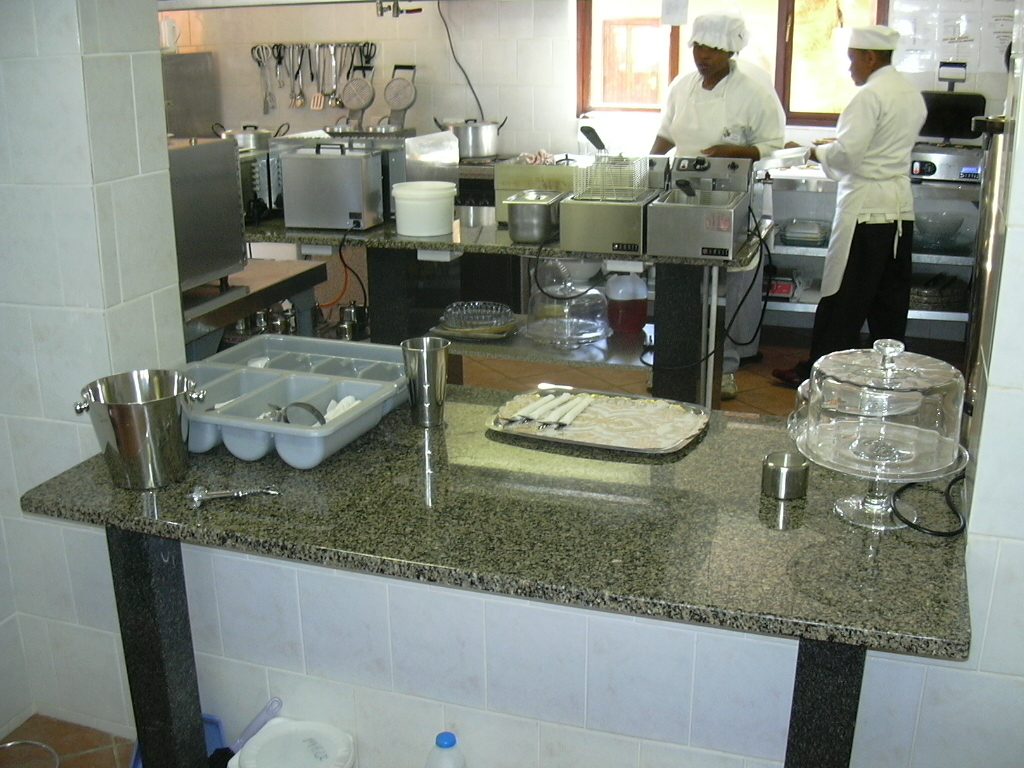 Kitchen 2004-08-12 115015